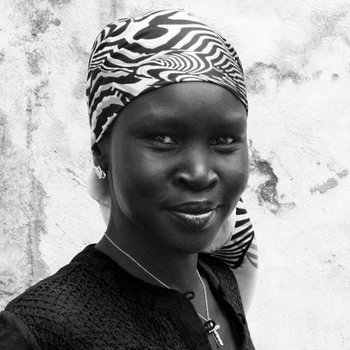 Alek Wek photo