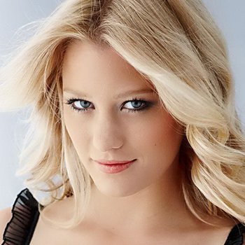 Ashley Hinshaw photo