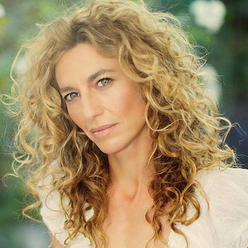 Claudia Black photo