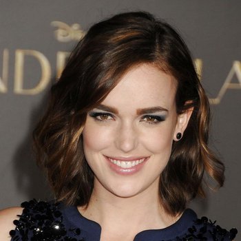 Elizabeth Henstridge photo