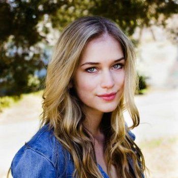 Elizabeth Lail photo