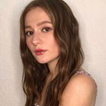 Emma Kenney photo