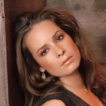 Holly Marie Combs photo