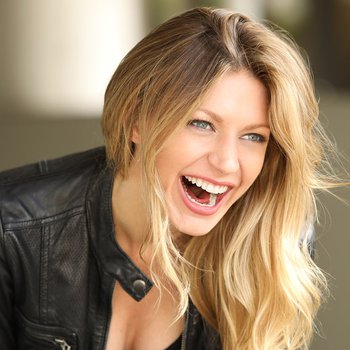 Jes Macallan photo