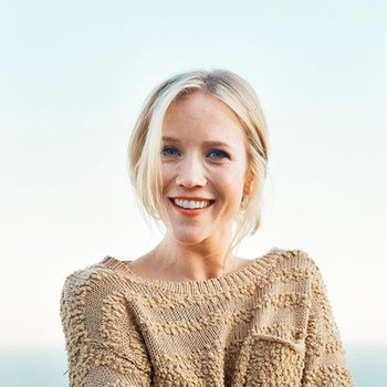 Jessy Schram photo