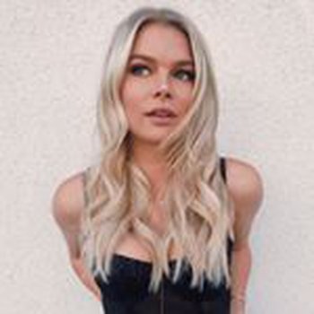 Kelli Goss photo