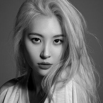 Kwon Yuri photo