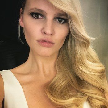 Lara Stone photo