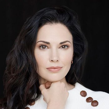 Laura Mennell photo