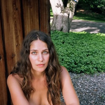 Lola Kirke photo