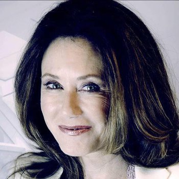 Mary McDonnell photo