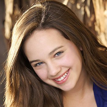 Mary Mouser photo