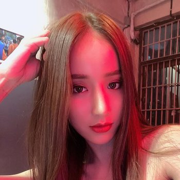 Frequently Asked Questions about Pichana Yoosuk - BabesFAQ.com