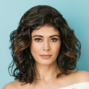 Pooja Batra photo