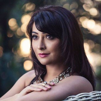 Radhika Pandit photo