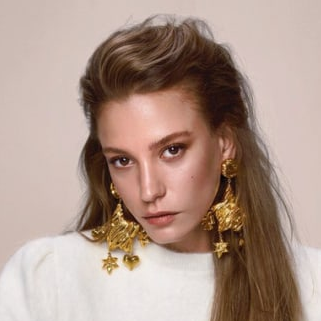 Serenay Sarikaya photo