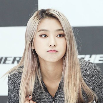 Yoon Bora photo